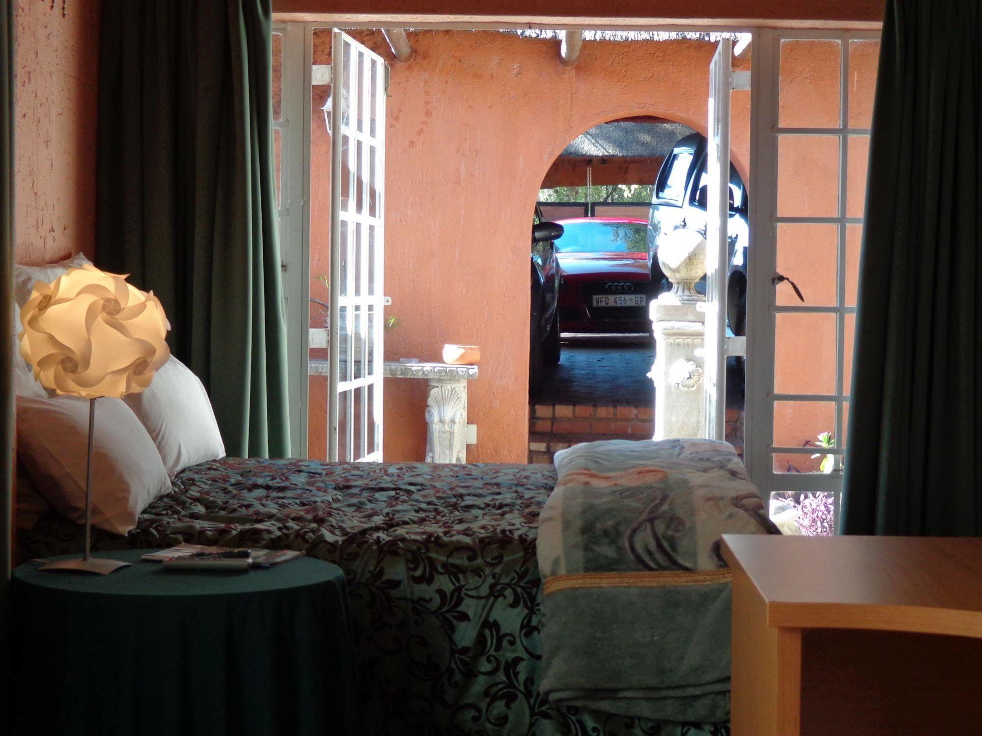 Treetops & Treats Guest House 프레토리아 외부 사진
